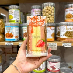 Đánh giá 1 Cái Bánh Bông Lan Tam Giác CHUNSANJIAO Vị Dâu - Màu Hồng