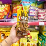 Bánh Que Đũa Phủ Gấp Đôi Socola Ticky Uni Firms - Màu Vàng