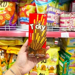 Bánh Que Đũa Phủ Socola Ticky Uni Firms - Màu Đỏ