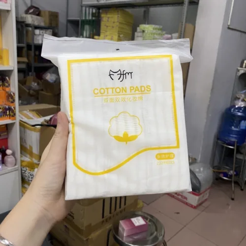 Bông tẩy trang 100 cotton: ba lớp chắc tay khi lau da