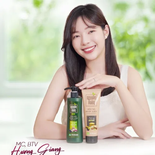 Dầu Gội Dược Liệu Nguyên Xuân Cho Tóc Hư Tổn 450ml - Xanh Lá Đậm