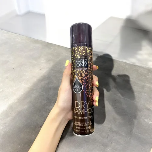 Dầu gội khô Girlz Only Dry Shampoo màu nâu dạng xịt 200ml