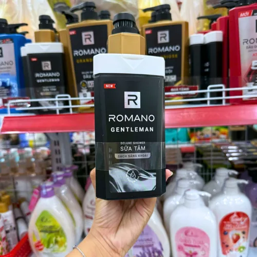 Romano Grandiose dầu gội nam chai vàng 650g tặng sữa tắm