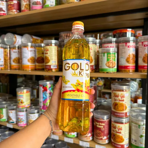 Dầu Ăn Thực Vật Gold King Phượng Hoàng 900ml phù hợp để tham khảo khi chọn Dầu ăn, nước mắm, nước tương, nước chấm