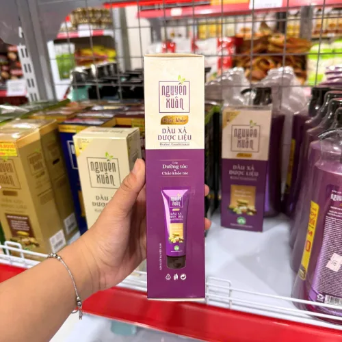 Phân phối dầu Gội Dược Liệu Nguyên Xuân Chắc Khỏe Cho Tóc Yếu 250ml - Màu Tím