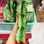 Dây 12 Gói Nước Xả Vải Comfort Hương Gió Xuân Thơm Mát 18ml/Gói - Màu Xanh Lá