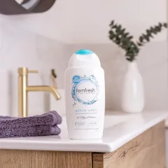 Dung Dịch Vệ Sinh Phụ Nữ Femfresh Active Wash Màu Xanh Dương 250ml