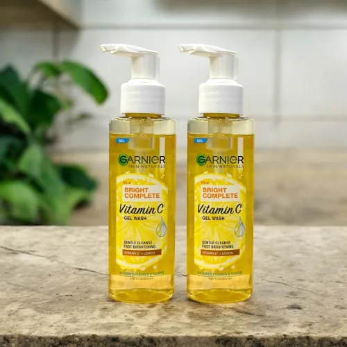 Bên bồn rửa sáng, Gel rửa mặt vitamin c Garnier chờ một lần nhấn
