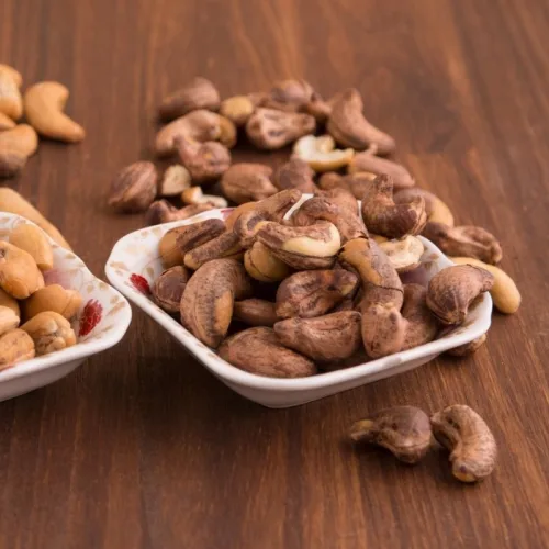 Hạt điều rang muối đóng hộp PET, khối lượng 300g