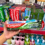 Kem Đánh Răng Colgate Maxfresh Tinh Chất Than Tre 225g + Bàn Chải Colgate Lông Mềm