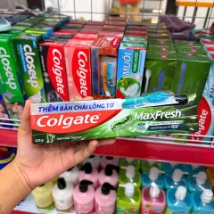 Kem Đánh Răng Colgate Maxfresh Tinh Chất Than Tre 225g + Bàn Chải Colgate Lông Mềm