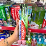 Kem Đánh Răng Colgate Maxfresh Tinh Chất Than Tre 225g + Bàn Chải Colgate Lông Mềm