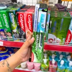 Kem Đánh Răng Colgate Maxfresh Tinh Chất Than Tre 225g + Bàn Chải Colgate Lông Mềm