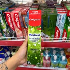 Kem Đánh Răng Colgate Maxfresh Trà Xanh 225g + Bàn Chải Colgate Lông Mềm