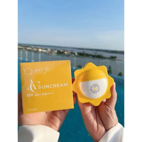 Queenie Skin Kem Chống Nắng SPF50 PA+++ Da Hỗn Hợp Dầu 60g