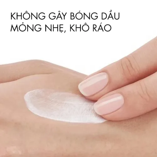 Một lớp kem mỏng trên da, thay vì chi tiết trang trí