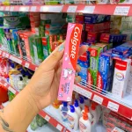 Kem Đánh Răng Ngừa Sâu Răng Em Bé 2+ Tuổi Hương Dâu Dạng Gel Colgate 40g - Màu Hồng