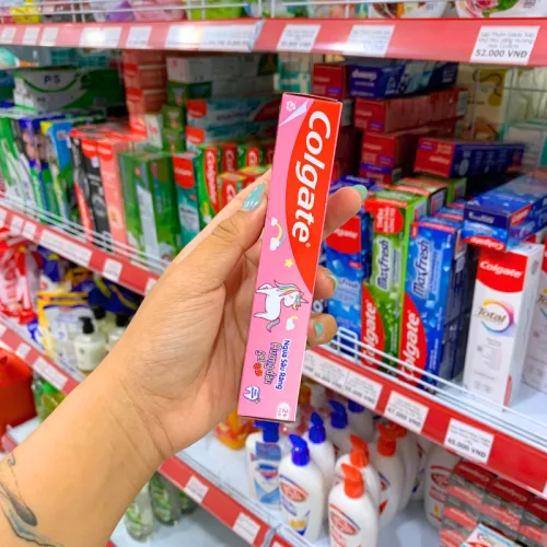 Kem Đánh Răng Ngừa Sâu Răng Em Bé 2+ Tuổi Hương Dâu Dạng Gel Colgate 40g - Màu Hồng