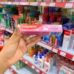 Kem Đánh Răng Ngừa Sâu Răng Em Bé 2+ Tuổi Hương Dâu Dạng Gel Colgate 40g - Màu Hồng