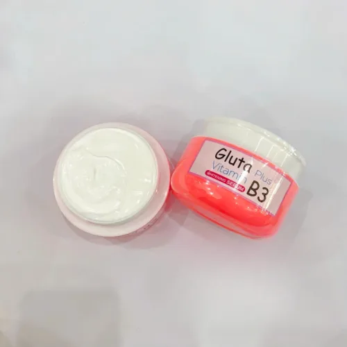 Kết cấu serum body hỗ trợ thoa đều trên vùng da rộng — Kem Dưỡng Da Body Gluta Plus