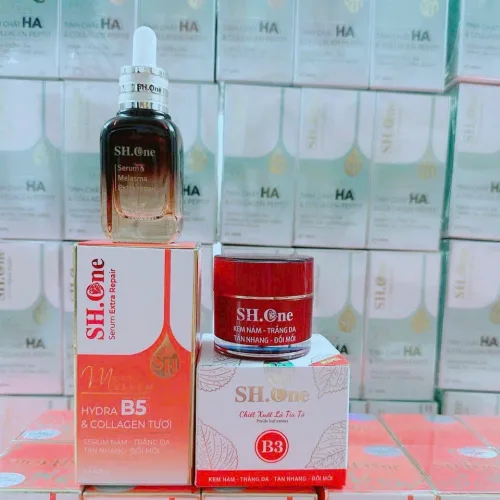 Đưa chai nhỏ giọt vào nhịp dưỡng da