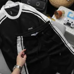 Set Bộ Nam Áo Thun Cổ Tròn Phối Sọc Vai Áo Và Thêu Chữ Pack Trước Ngực + Quần Short Thun Nam Phối Sọc Hai Bên Quần Có Big Size