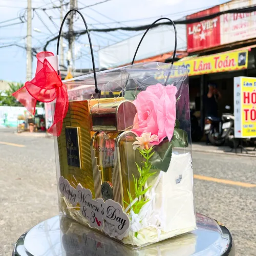 Set Giỏ Quà Nước Hoa Nữ Charme Scandal 100ml Hương Sang Trọng Quyến Rũ - Túi Trong Vuông Có Đèn Đom Đóm Lót Giấy Rơm Thắt Nơ Xinh Xắn Nhiều Màu