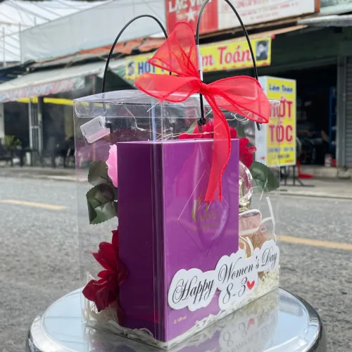 Set Giỏ Quà Tặng Nước Hoa Nữ Charme Love Mademoiselle 100ml - Túi Trong Vuông Có Đèn Đom Đóm Lót Giấy Rơm Thắt Nơ Xinh Xắn Nhiều Màu