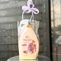 Set Giỏ Quà Tặng Sữa Tắm Hương Nước Hoa Charme Pomegranate Lựu Đỏ 1 Lít