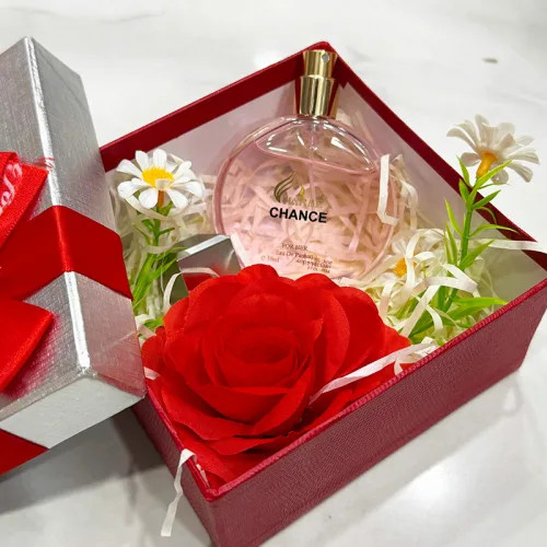 Bộ quà Charme Chance nữ màu hồng 50ml kèm hộp hoa rơm nhiều màu