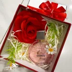 Bộ quà Charme Chance nữ màu hồng 50ml kèm hộp hoa rơm nhiều màu