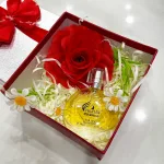 Set Hộp Quà Tặng Nước Hoa Nữ Charme Chance Vàng 30ml - Hộp Hoa Rơm Nhiều Màu