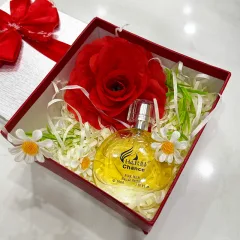 Set Hộp Quà Tặng Nước Hoa Nữ Charme Chance Vàng 30ml - Hộp Hoa Rơm Nhiều Màu