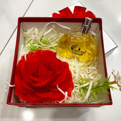 Set Hộp Quà Tặng Nước Hoa Nữ Charme Chance Vàng 30ml - Hộp Hoa Rơm Nhiều Màu