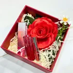 Phân phối set Hộp Quà Tặng Son Dưỡng Ẩm Môi Hàn Quốc Embisu Natural Glow Lip Balm - Hộp Hoa Rơm Nhiều Màu