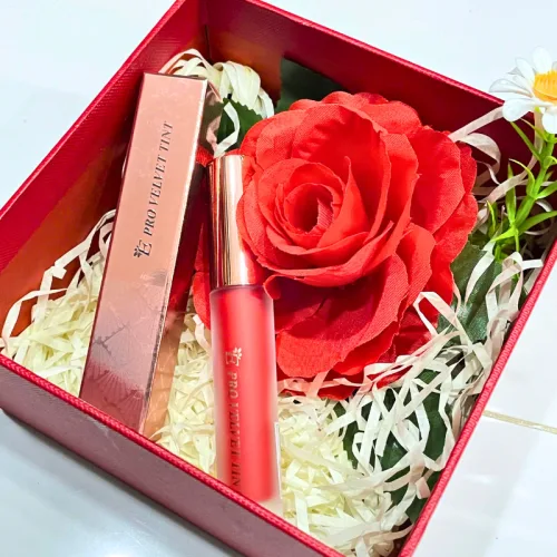 Set Hộp Quà Tặng Son Môi Kem Nhung Lì Hàn Quốc Embisu Pro Vel Tint 10 Màu - Hộp Hoa Rơm Nhiều Màu phù hợp để tham khảo khi chọn son embisu