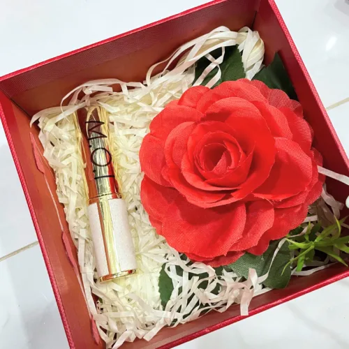 Ba màu trong set có phải là ba thỏi son? — Set Hộp Quà Tặng Son Môi