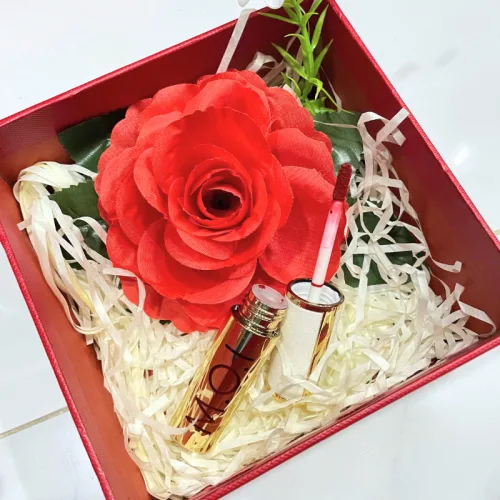 Bảng giá sỉ set Hộp Quà Tặng Son Môi Love M.O.I Màu Vàng - Son Moi 3 Màu - Hộp Hoa Rơm Nhiều Màu
