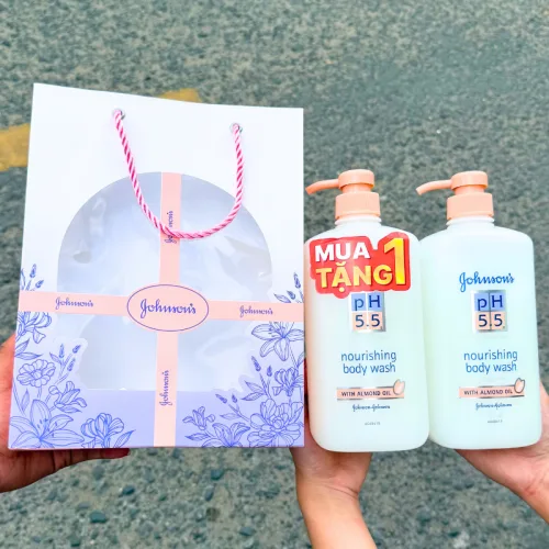 Hình ảnh Set Quà Tặng Combo 2 Sữa Tắm Johnson's PH 5.5 Chiết Xuất Hạnh Nhân trong bộ sưu tập Johnsons baby