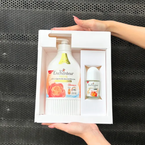Set Quà Tặng Enchanteur Sữa Tắm Nước Hoa Deluxe Charming 650g & Lăn Khử Mùi White (Set Màu Cam)