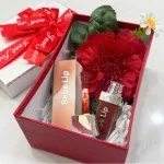 Set Quà Tặng Son Môi Bebe Lip Màu Đỏ Cam - Son Môi Kem Bóng Lì Bebe Lip Chính Hãng - Hộp Chữ Nhật Nhỏ Hoa Rơm Nhiều Màu