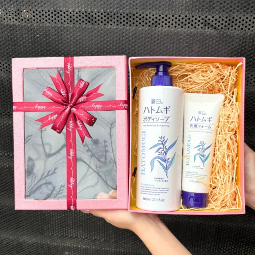 Khám phá Set Quà Tặng Sữa Tắm Ý Dĩ & Sữa Rửa Mặt Ý Dĩ Reihaku Hatomugi thuộc nhóm hatomugi