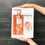 Set Enchanteur Naturelle Hoa Hồng: Sữa Tắm và Tẩy Tế Bào Chết Body Màu Cam