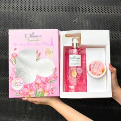 Phân phối set Quà Tặng Sữa Tắm Enchanteur Naturelle Hương Hoa Iris &amp; Tẩy Tế Bào Chết Body (Set Màu Hồng)