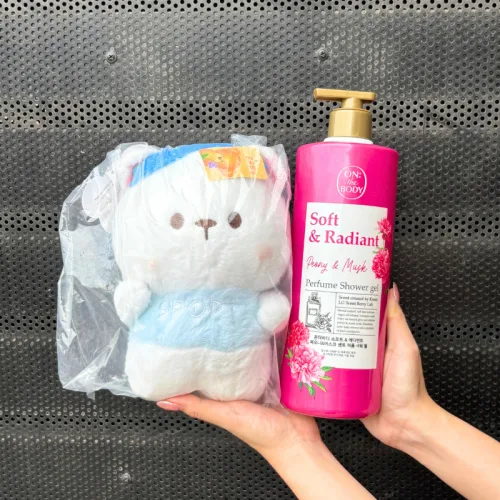 Set Quà Tặng Sữa Tắm Nước Hoa On The Body Soft & Radiant & Gấu Bông