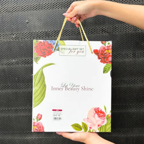 Set Quà Tặng Sữa Tắm Nước Hoa On The Body Soft & Radiant & Gấu Bông