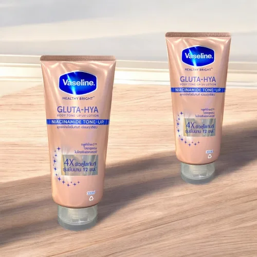 Sữa dưỡng thể Vaseline Gluta-Hya 4X Niacinamide Tone Up 300ml