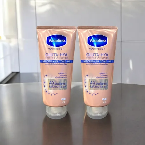 Sữa dưỡng thể Vaseline Gluta-Hya 4X Niacinamide Tone Up 300ml