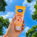 Sữa Dưỡng Thể Vaseline Healthy Bright Spf 50+ Daily Protection Brightening Serum Mini 70ml (Hàng Nhập Khẩu Có Tem Phụ)