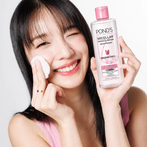 Nước Tẩy Trang Pond's Vitamin Và Hoa Hồng Sáng Da 235ml
